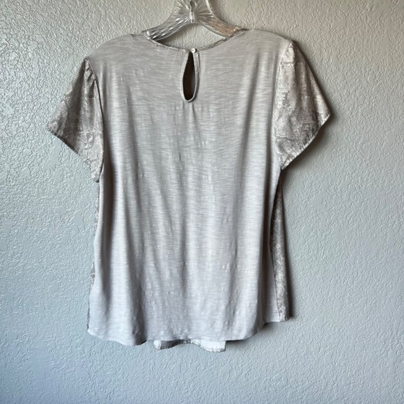 Anthropologie Dolan M silky snakeskin print gray and white pleated top - Picture 3 of 10